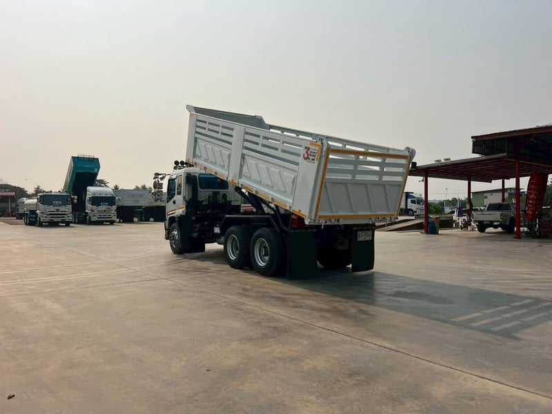 ISUZU FXZ 270 ยูโร 10ล้อดั้มพ์ กะบะสามมิตร