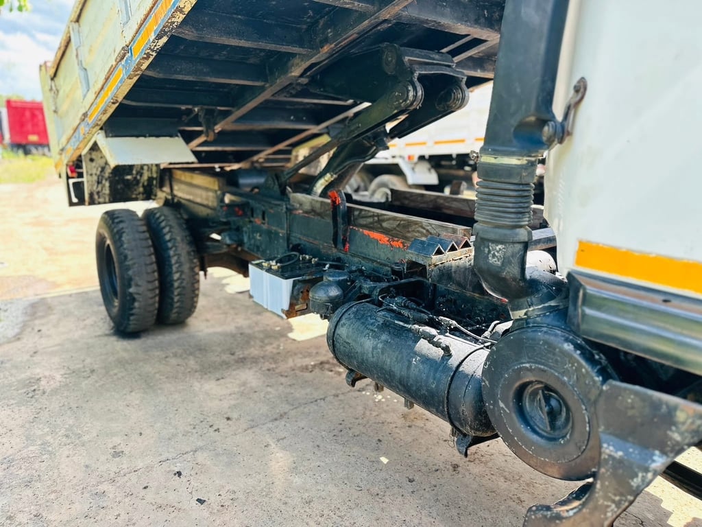 6ล้อดั้มพ์ HINO.H07C (210 ) 