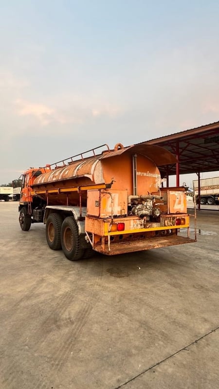 10ล้อ TD 190 แรง บรรทุกน้ำ สวยๆ 10ล้อ TD 190 แรง บรรทุกน้ำ สวยๆ