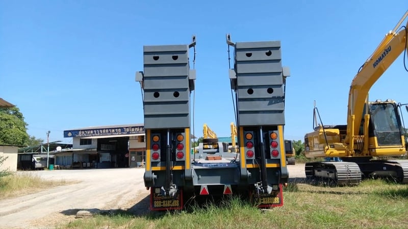 ขายด่วน หางโลเบส 3 เพลา ใหม่ๆ ยาว 12.5 เมตร ขายด่วน หางโลเบส 3 เพลา ใหม่ๆ ยาว 12.5 เมตร