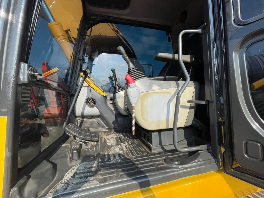 PC200-8MO สวยเดิมมือเดียวป้ายแดง  เครื่องปั้มแห้ง