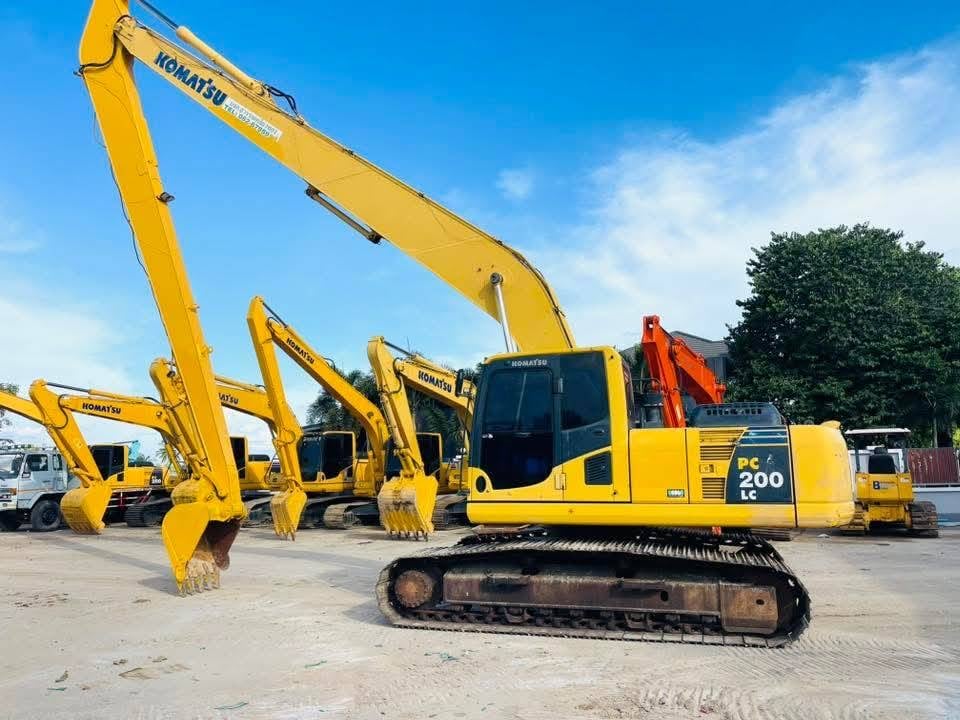 Komatsu PC200LC-8MO บูมยาว18 เมตร จอเหลือง Komatsu PC200LC-8MO บูมยาว18 เมตร จอเหลือง