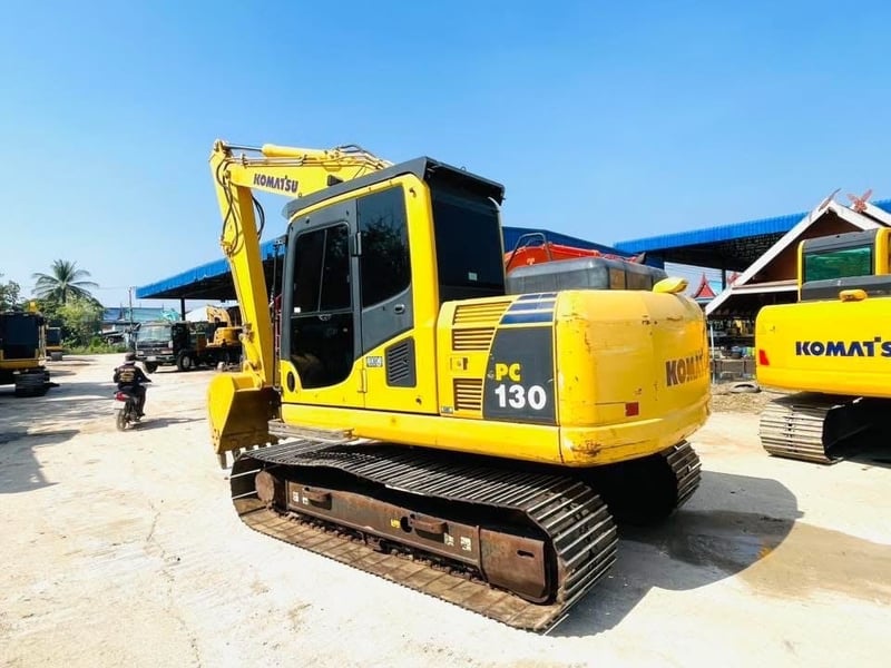 รถแบคโฮ PC130-8 MO จอเหลือง กล้องหลัง ไมล์ ชม 4,200 รถแบคโฮ PC130-8 MO จอเหลือง กล้องหลัง ไมล์ ชม 4,200