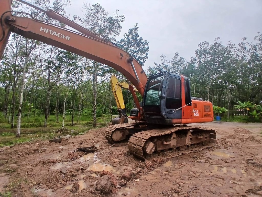 Hitachi Zx200-ไฟฟ้าครบ ระบบดี แอร์เย็น Hitachi Zx200-ไฟฟ้าครบ ระบบดี แอร์เย็น