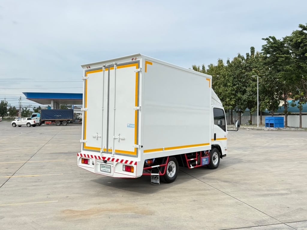 ฟรีๆ❗️ค่าจัด ค่าโอน ส่งทั่วไทย❗️ไมล์ 66,165 กิโล❗️ ISUZU NEW NLR 130 MT ปี 2567 ตู้แห้ง