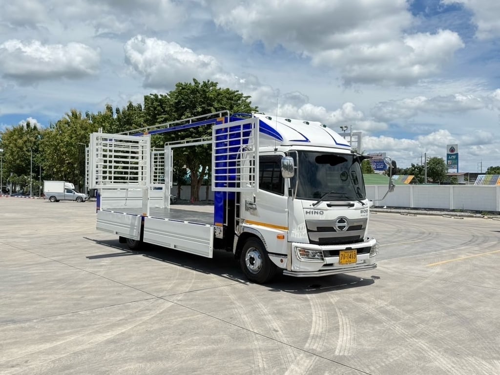 6ล้อ HINO NEW FC9J 210 เเรง กะบะเหล็ก พร้อมคอก ยาวใน 6.56 เมตร