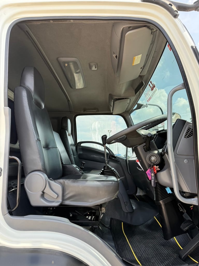 ISUZU  FTR 240 MT ตู้แห้งตู้ 10 บาน  ยาวใน 7.55 เมตร