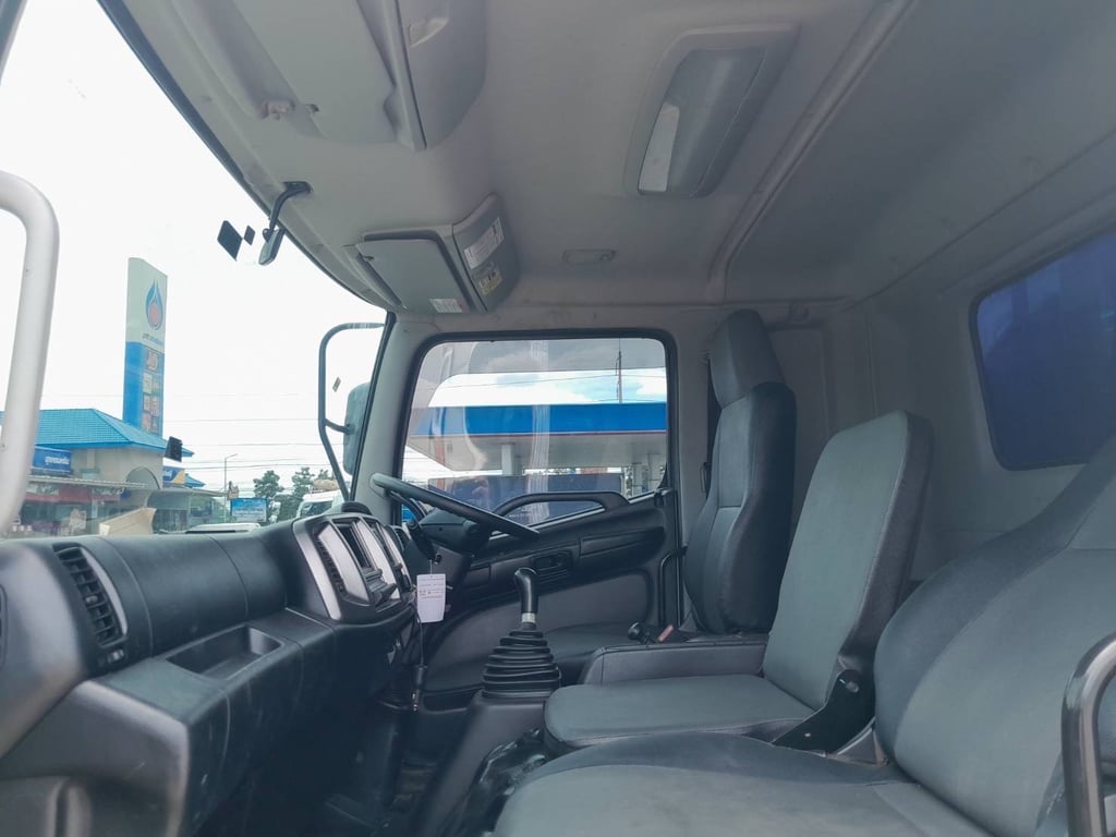 6ล้อตู้แห้ง HINO FG8J 240 แรง ตู้ 10 บาน