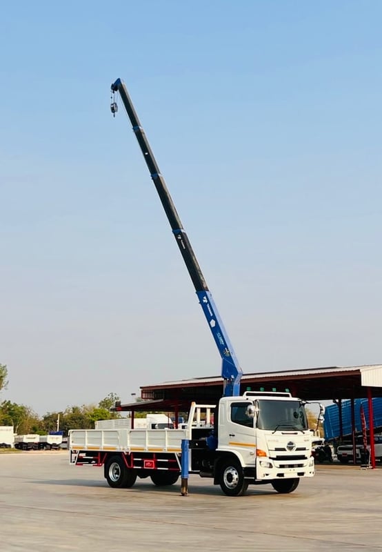 HINO FG8J 240 แรง ติดเครน 5 ตัน
