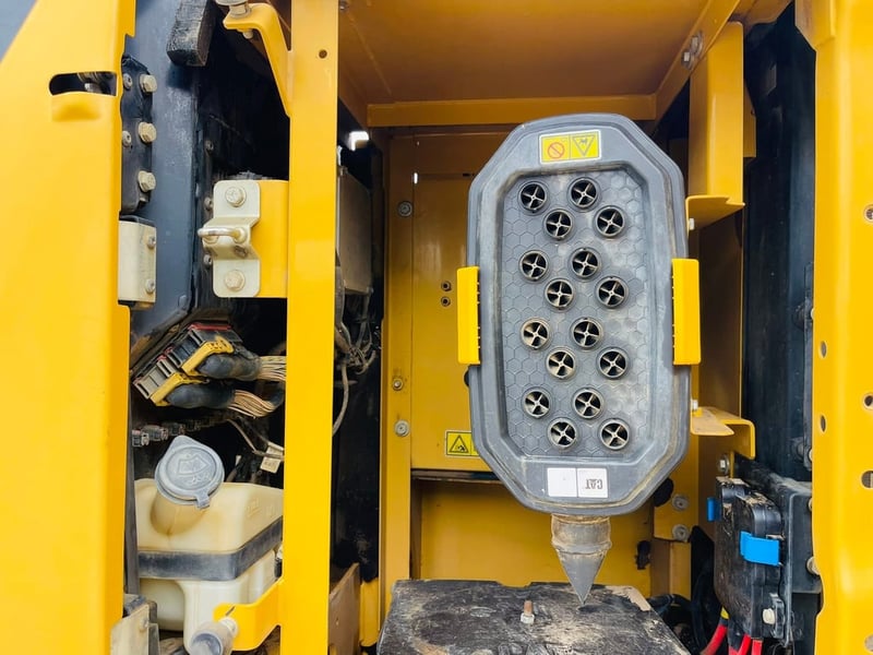 CAT320DGC เนคเจน ชุดจดทะเบียน มีลายแย็ก เดิมๆมือเดียวป้ายแดง CAT320DGC เนคเจน ชุดจดทะเบียน มีลายแย็ก เดิมๆมือเดียวป้ายแดง