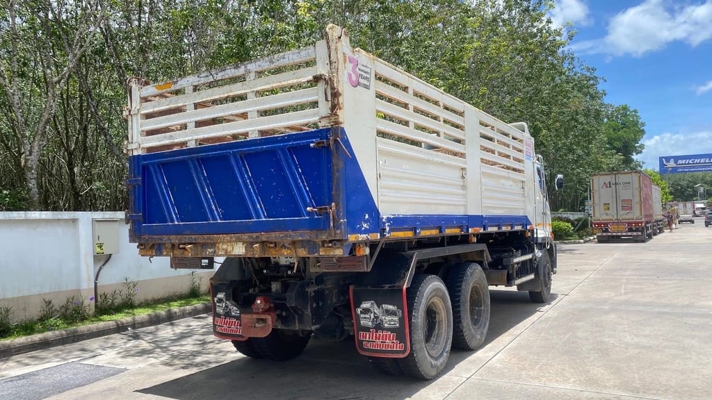 HINO FM8J 260 ดั้มพ์สามมิตร มีระบบลากลูก  ไมล์ 85,449 กิโล ปี 2566 