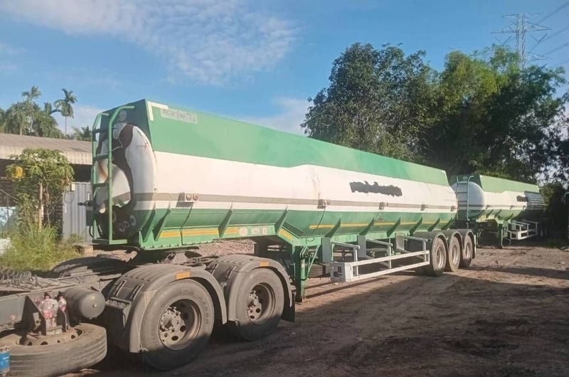 ขายหางแท็ง สามเพลา บรรทุกกากน้ำตาน  บรรจุ 18.000 ลิตร