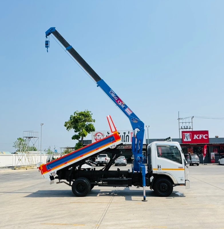 ISUZU NMR 130 แรง 6ล้อดั้มพ์มติดเครน ยี่ห้อ TADANO ขนาด 3 ตัน