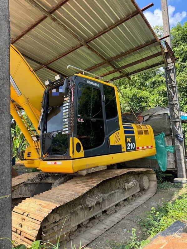  Komatsu PC210-10MO ไมล์ ชม. 8900