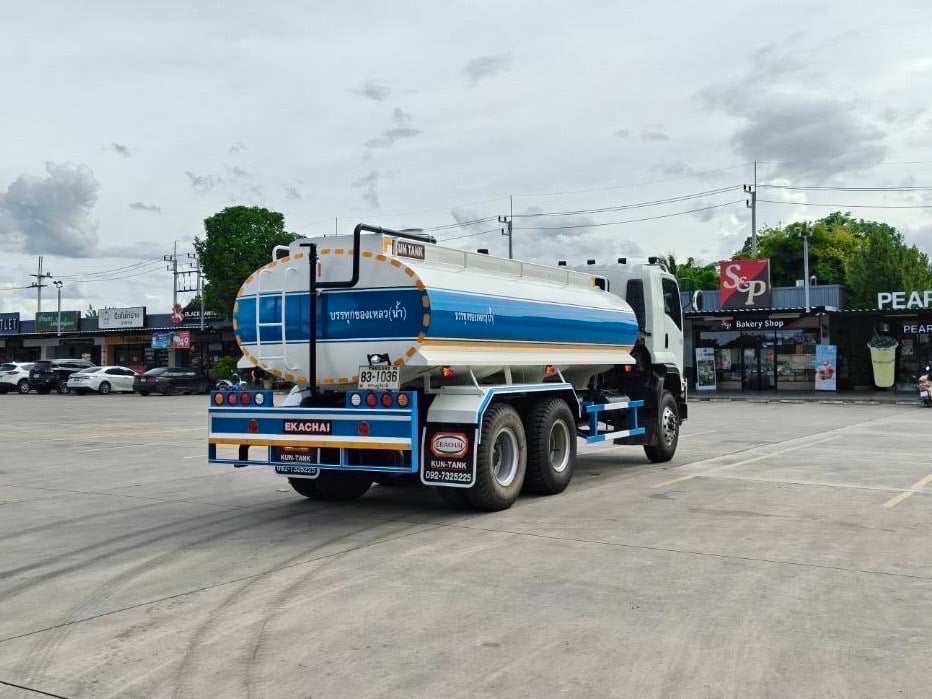 ISUZU FVZ 240 สองเพลา บรรทุกน้ำ สเปย์ท้าย  ISUZU FVZ 240 สองเพลา บรรทุกน้ำ สเปย์ท้าย