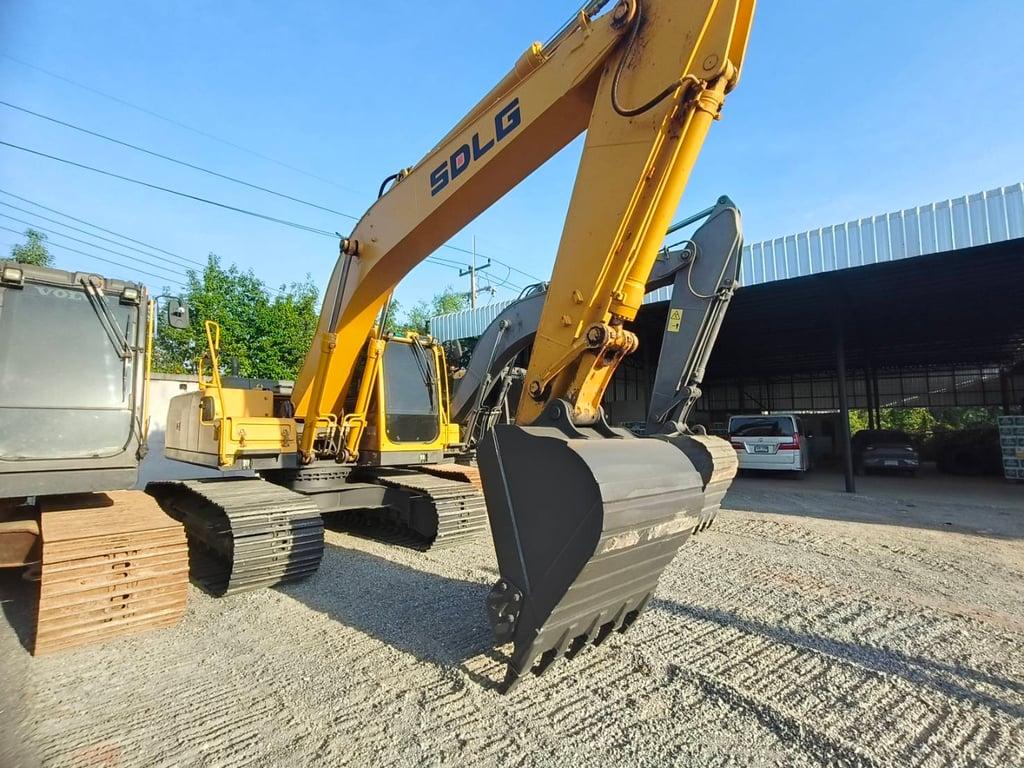 ไมล์ ชม 2,600❗️SDLG E6205F เล่มทะเบียน เครื่อง-ปั้มดี