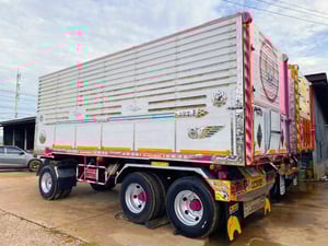 ลูกพ่วงดั้ม 3 คานแท้ๆ   ยาว 7 ม. สูง 2.20 ม.กว้าง 2.50 ม. อู่ ธวัชชัย   ปี 2557