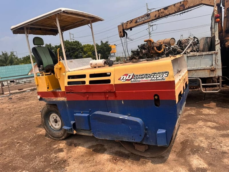 รถบด 4 ตัน Sakai tv40h  พร้อมใช้