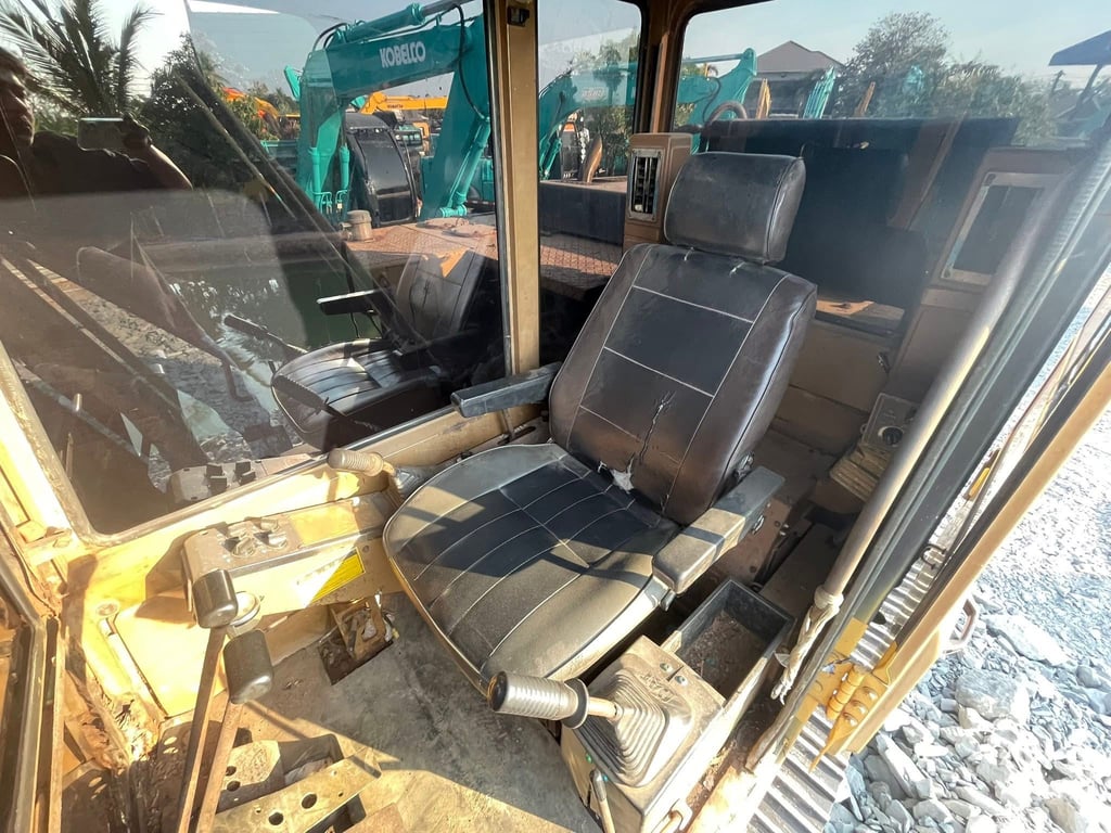 CAT E120B เก่าเก็บ เคื่องปั้มแห้ง แอรเย็น