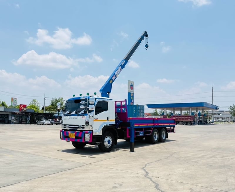 ISUZU FVM 300 แรง ติดเครน 5 ตัน