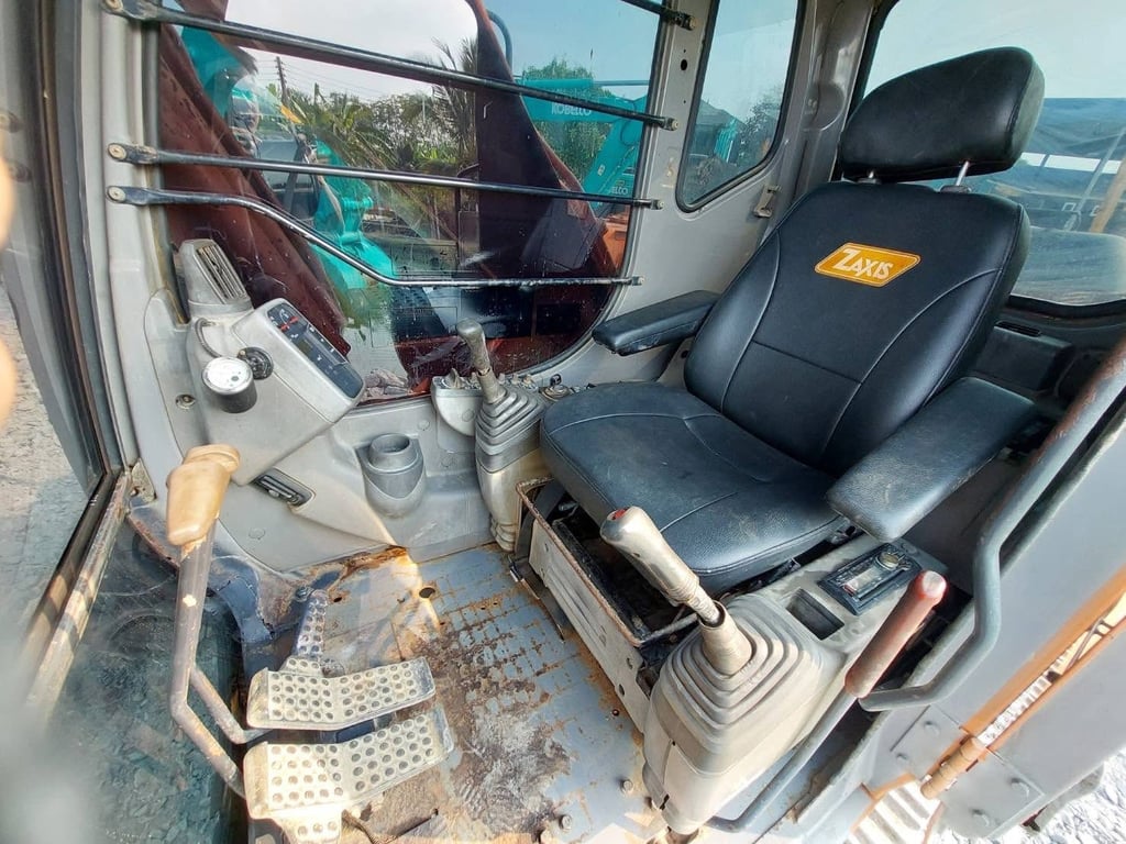 ZX200-1 สีเดิมมือเดียวป้ายแดง เก่าเก็บ ZX200-1 สีเดิมมือเดียวป้ายแดง เก่าเก็บ