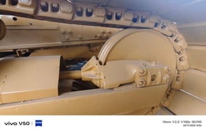 แทรกเตอร์ D5B  แอร์เย็นๆ ช่วงล่างสวย  แผ่นยาว 80 เซ็น โซ่สวย