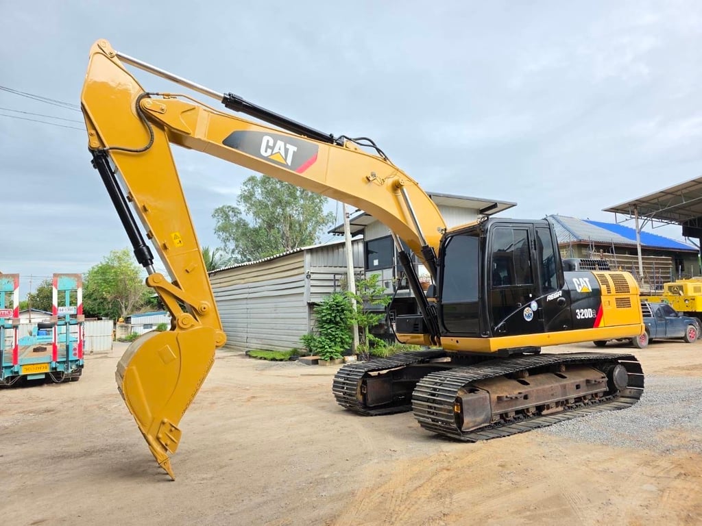 CAT320D2 ตัวเดินญี่ปุ่น ไมล์ 10,000 ชม. อิฐ CAT320D2 ตัวเดินญี่ปุ่น ไมล์ 10,000 ชม. อิฐ