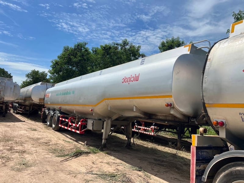 ขายหาง 3 เพลา ถังน้ำมันโหลดล่าง  บรรจุ 45,000 ลิตร ปี 2552