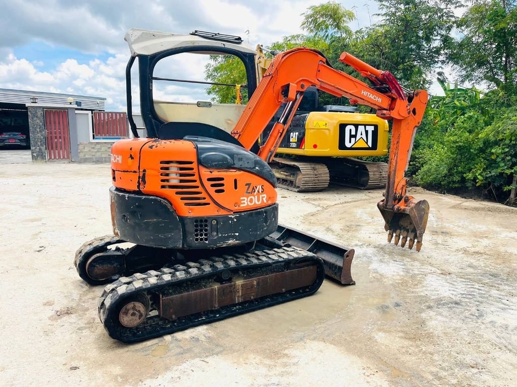 Hitachi ZX30UR ระบบดี เครื่องปั๊มแห้ง เอกสารอินวอย ราคา 285,000 บาท 📞 094-653-6339 อิฐ รับซื้อ-ขาย-แลกเปลี่ยน-รถ?