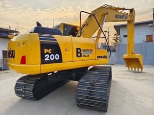 Komatsu PC200 -8MO ไมล์ ชม 11000  กล้องหลัง  
