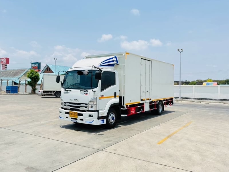 ISUZU NEW FRR190 MT ตู้เเห้ง 3 บาน