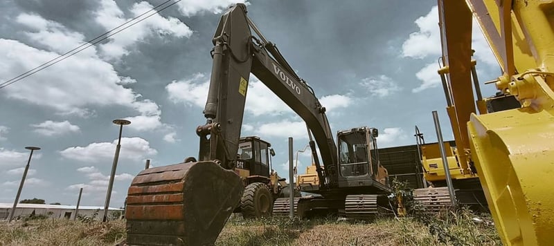 VOLVO EC210 D สนใจ.088-9799578 ระบบไฟฟ้าครบ เครื่องปั้มดี  ช่างล่างเต็ม 
