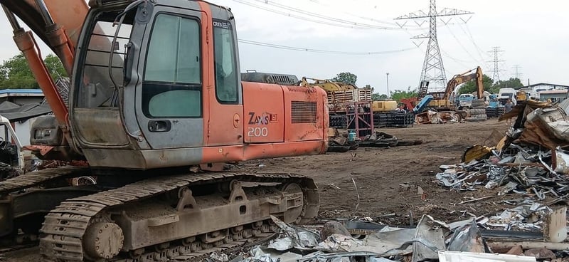 ZX200-1 ไมล์ 11,000 ชม  พร้อมใช้งาน  ปี 2547