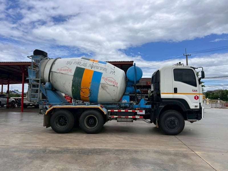 ISUZU 360 แรง โม่ปูน7คิว ปี 2557 ISUZU 360 แรง โม่ปูน7คิว ปี 2557
