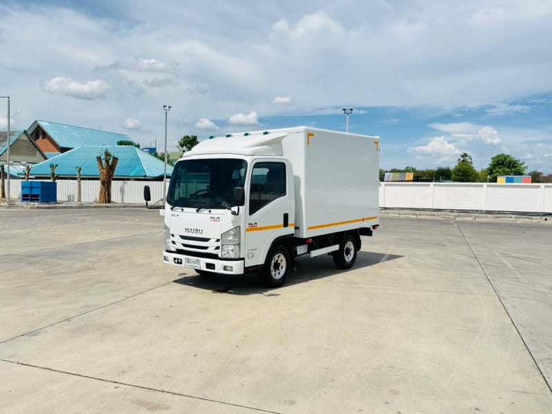 ISUZU NLR 130 ตู้เเห้ง 2 บาน 