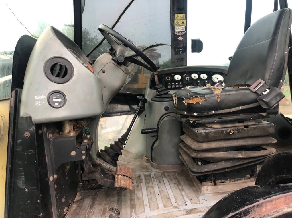 CATERPILLAR 424D หน้าตักหลังขุด ไฟฟ้าครบ แอร์เย็น CATERPILLAR 424D หน้าตักหลังขุด ไฟฟ้าครบ แอร์เย็น