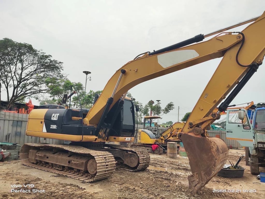 320 D2  เครื่อง 6 สูป ช่วงล่างเต็ม