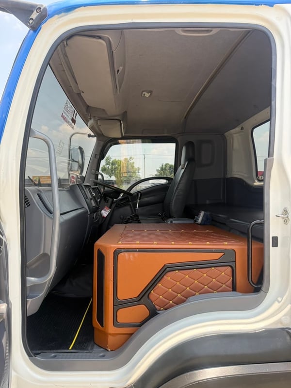 ISUZU FVM 300 แรง 10ล้อติดเครน 5 ตัน