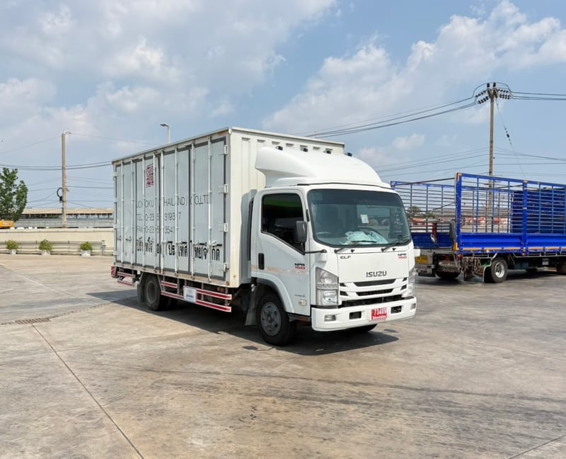 ISUZU NPR 150 ตู้เเห้ง 10 บาน ISUZU NPR 150 ตู้เเห้ง 10 บาน