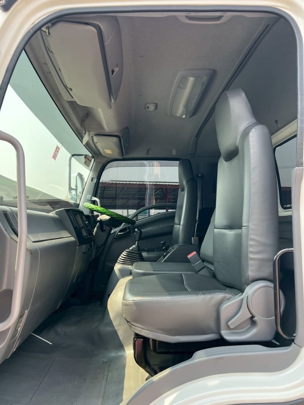 ISUZU FVM 300 MT 10ล้อติดเครน ZE 5 ตัน