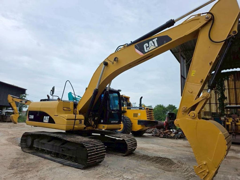 CAT320D พร้อมใช้งาน CAT320D พร้อมใช้งาน
