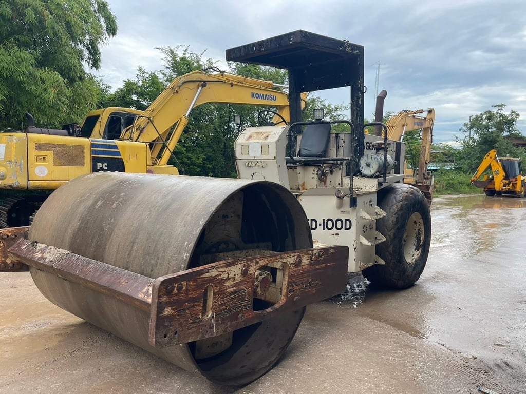 รถบด 10 ตัน อินเกอรเชอรแลน  สั่นสะเทือนได้