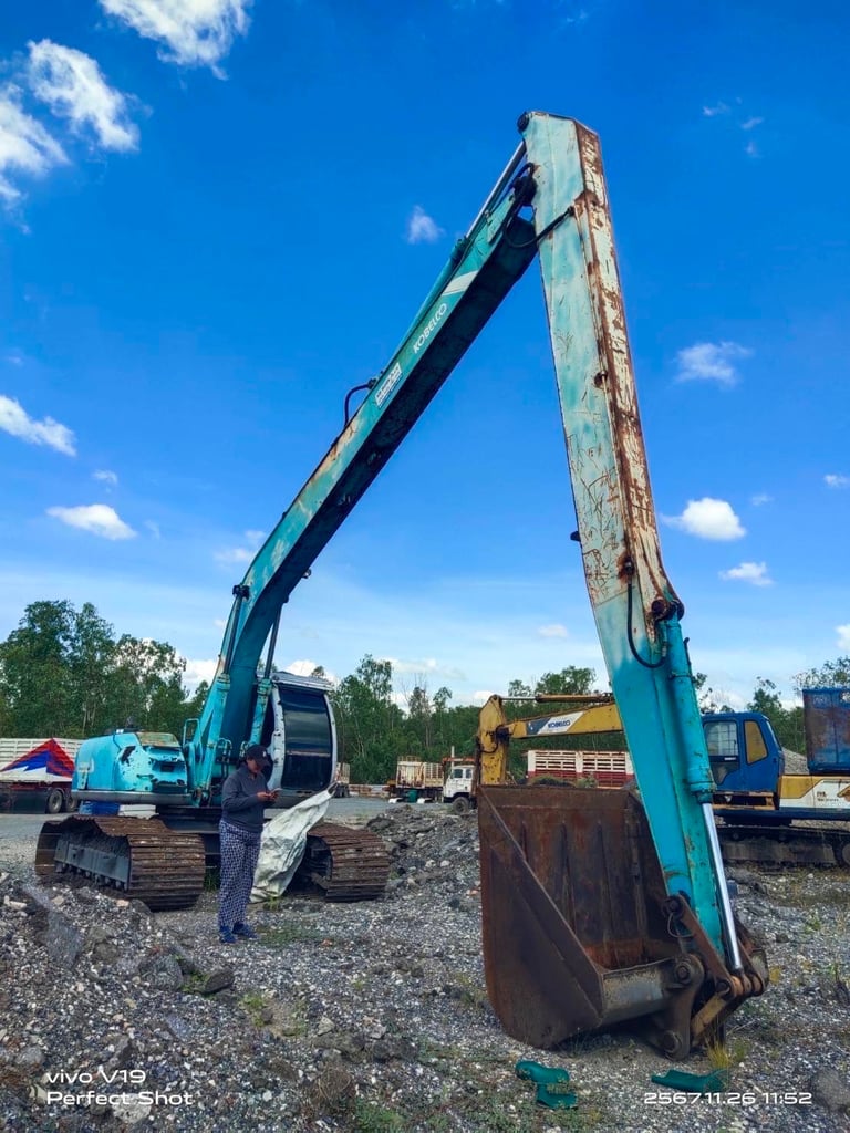 KOBELCO SK200 LC มากไฟค์ SUPER  บูมยาว 16 เมตร  อิฐ