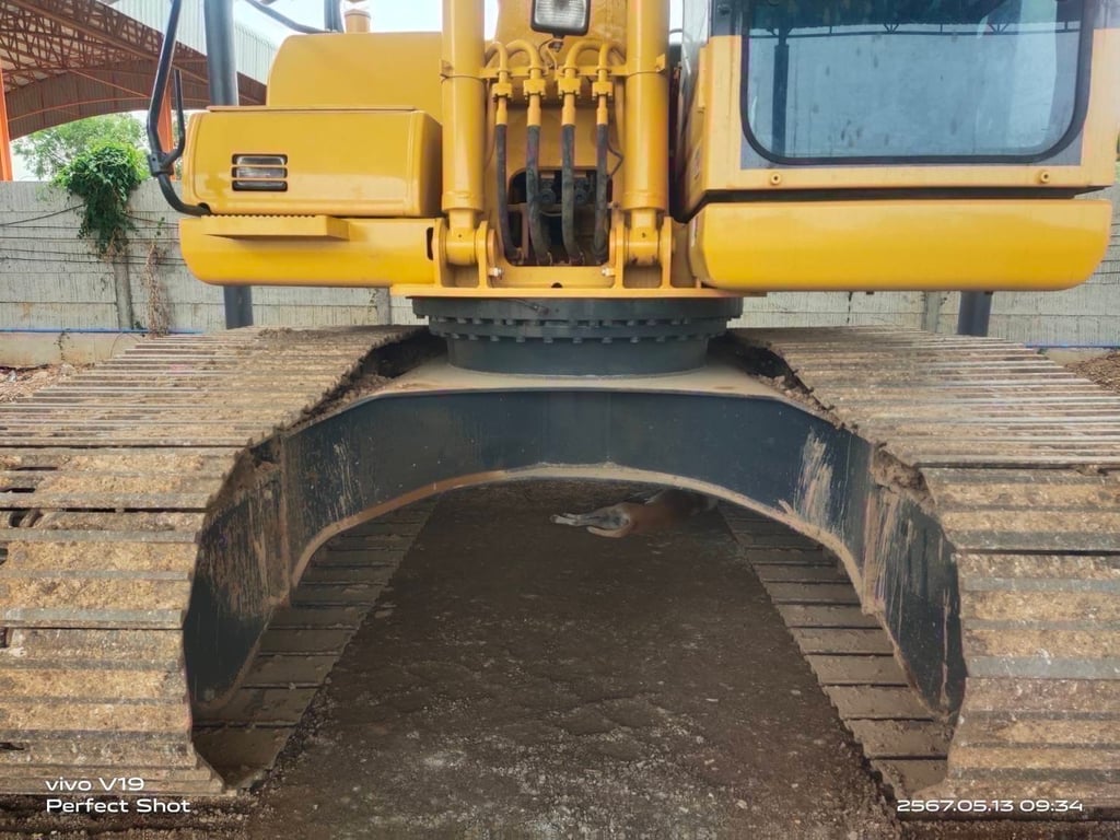 PC 200 -8 MO กล้องหลัง เล่มทะเบียน ไมล์ ชม 8,000