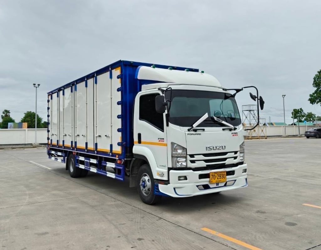 ISUZU FRR 210 แรง ตู้แห้ง 10 บาน   ยาวใน 7.43 เมตร