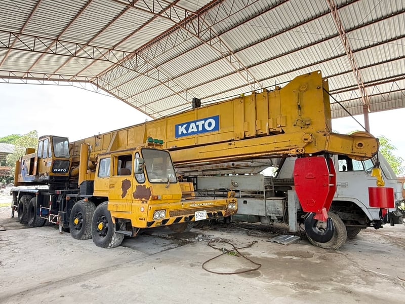 KATO เครน 80 ตัน  พร้อมใช้งาน  ปี 2548