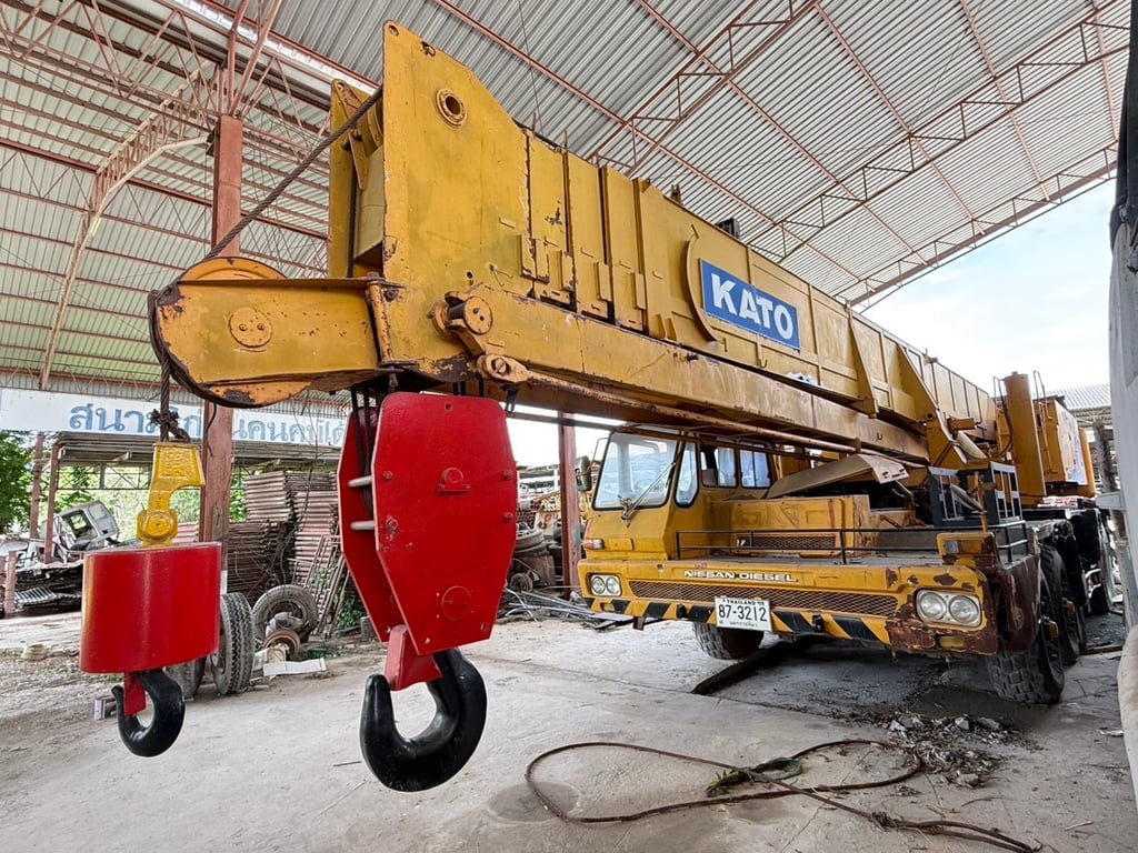 KATO เครน 80 ตัน  พร้อมใช้งาน  ปี 2548 อิฐ