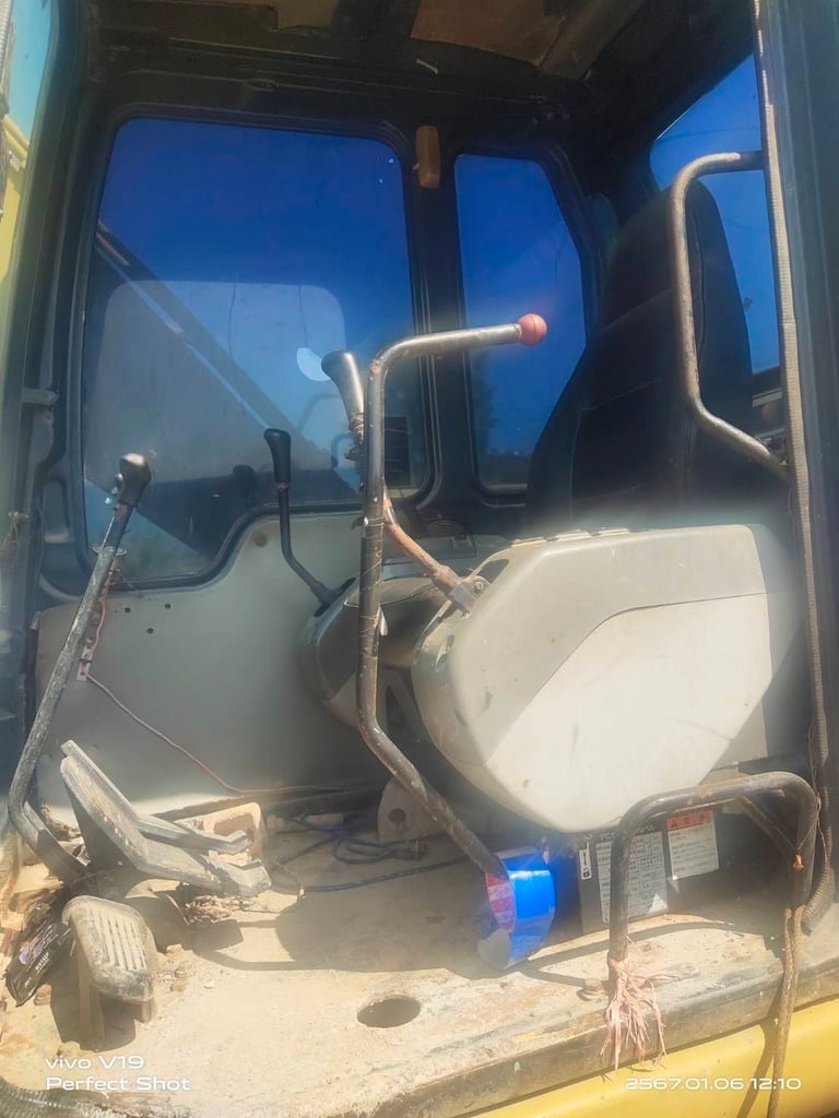 PC200-5 บูมยาว 16 เมตร ระบบไฟฟ้าครบอิฐ PC200-5 บูมยาว 16 เมตร ระบบไฟฟ้าครบอิฐ