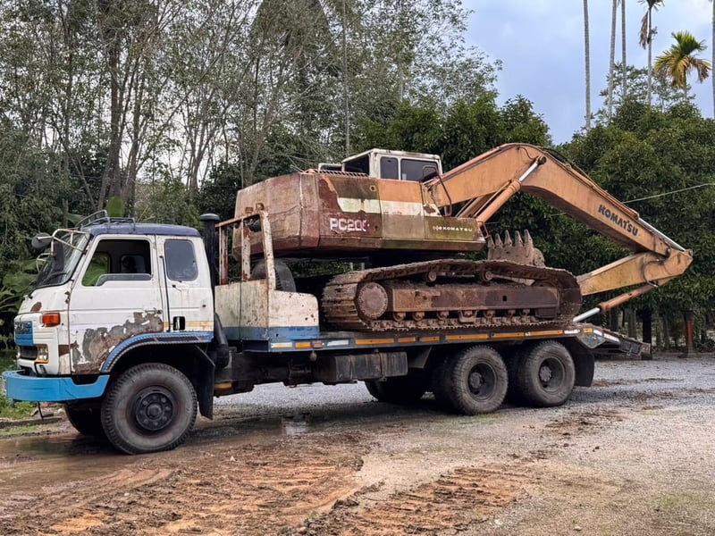 รถแบคโฮ Pc200-5 คอนโทรลสั้น