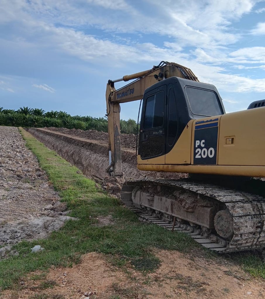 Komatsu Pc200-6 เล่มทะเบียน รถพร้อมใช้